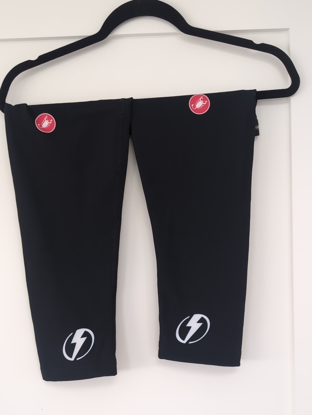Black Men’s Cycling Knee Warmers with Reflective Logo